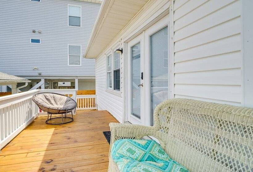 Carolina Beach Home W/ Private Deck: Walk To Shore