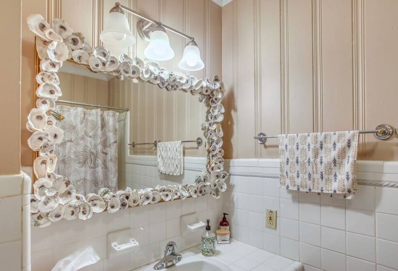 Carolina Beach Home W/ Private Deck: Walk To Shore