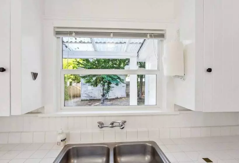 Charming Eugene Retreat: Private Hot Tub & Yard!