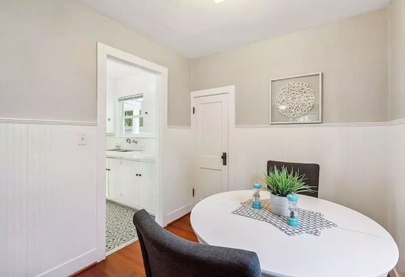 Charming Eugene Retreat: Private Hot Tub & Yard!