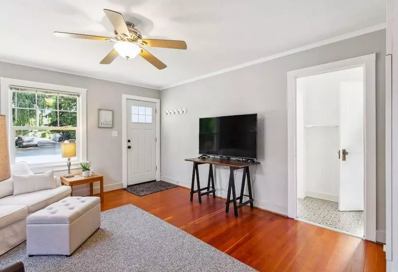 Charming Eugene Retreat: Private Hot Tub & Yard!