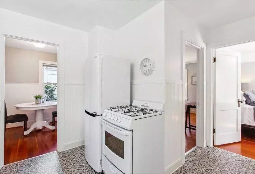 Charming Eugene Retreat: Private Hot Tub & Yard!