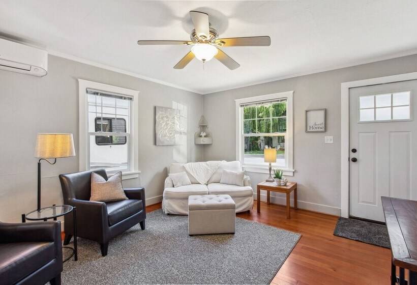 Charming Eugene Retreat: Private Hot Tub & Yard!