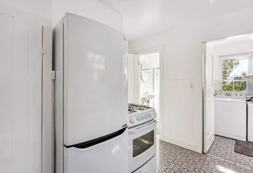 Charming Eugene Retreat: Private Hot Tub & Yard!