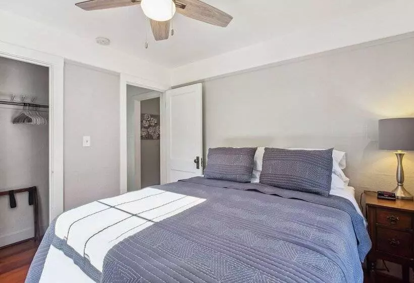 Charming Eugene Retreat: Private Hot Tub & Yard!