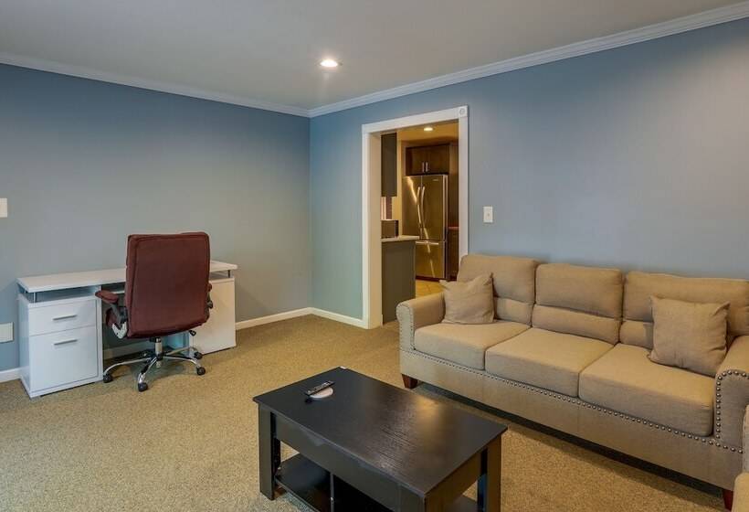 Charming Monroe Township Home   13 Mi To Ru!