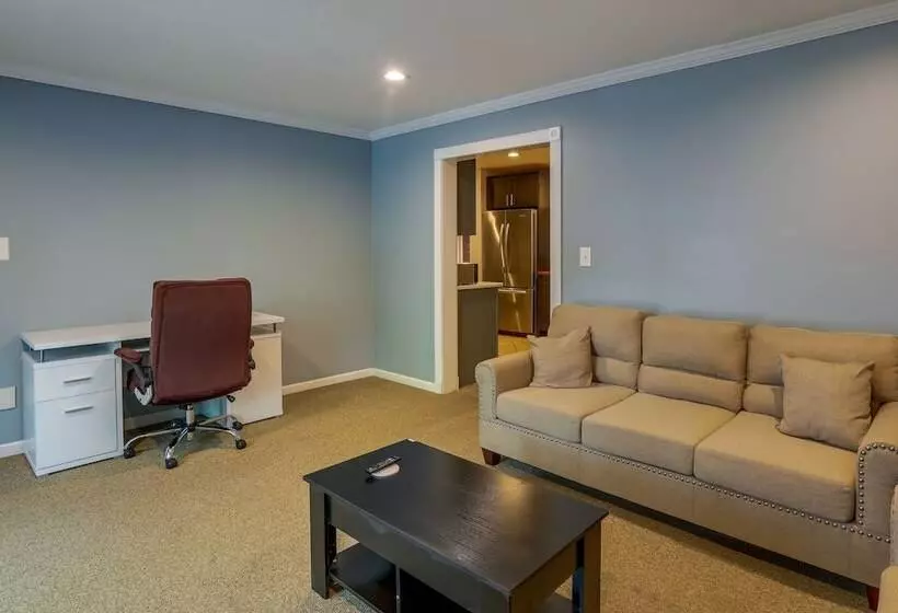 Charming Monroe Township Home   13 Mi To Ru!