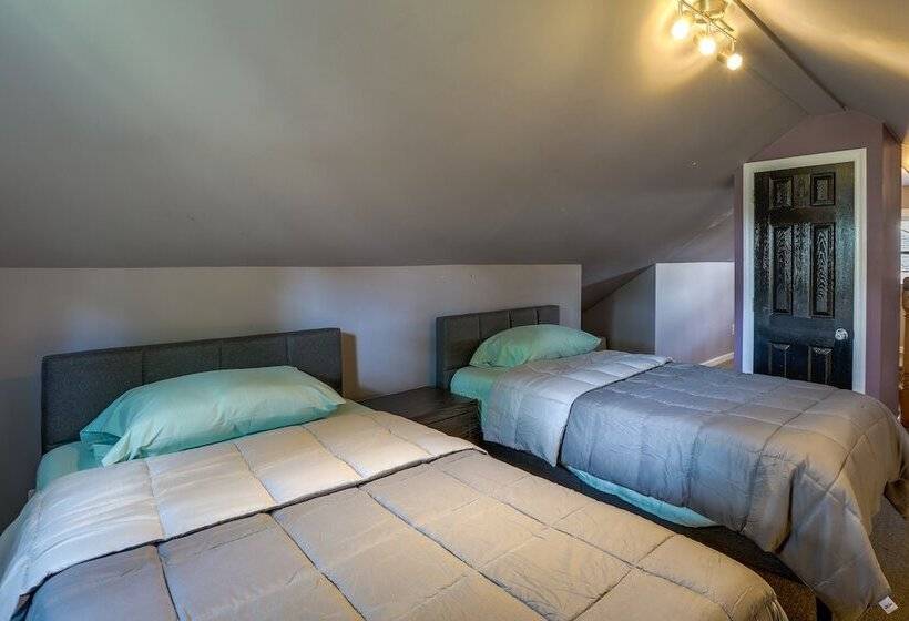 Charming Monroe Township Home   13 Mi To Ru!