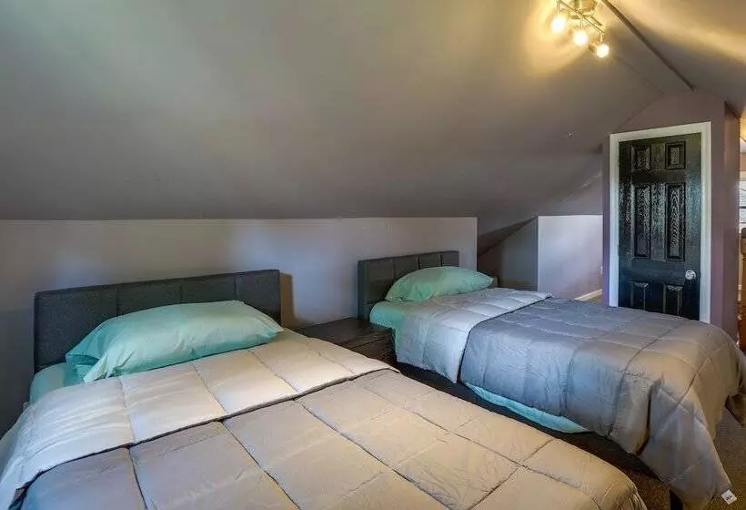 Charming Monroe Township Home   13 Mi To Ru!