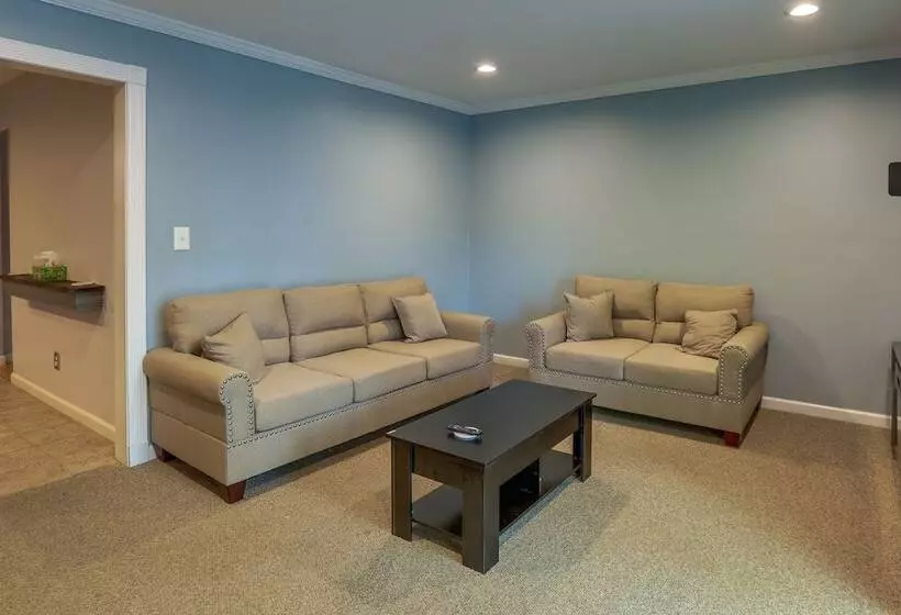 Charming Monroe Township Home   13 Mi To Ru!