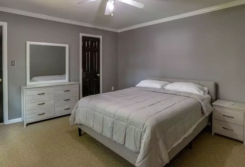 Charming Monroe Township Home   13 Mi To Ru!