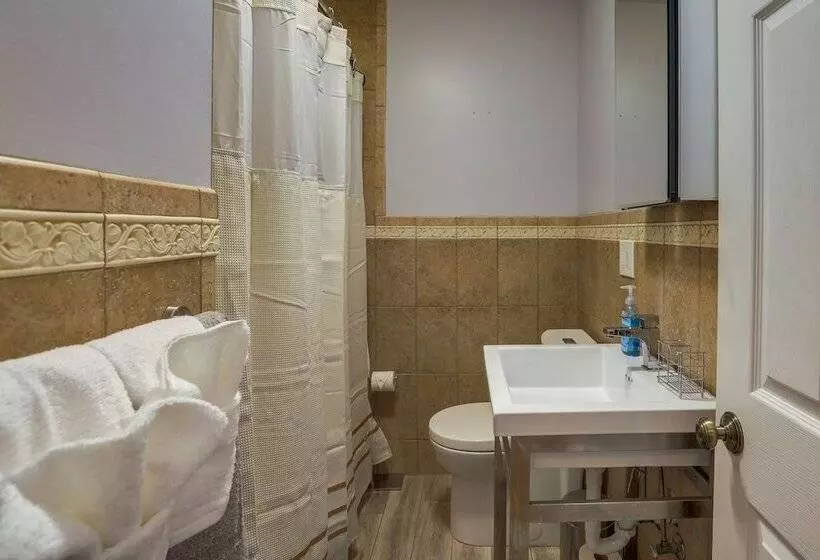 Charming Monroe Township Home   13 Mi To Ru!