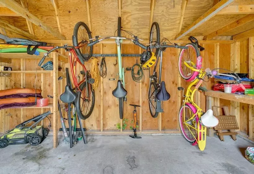 Charming + Updated Villas Home W/ Backyard!