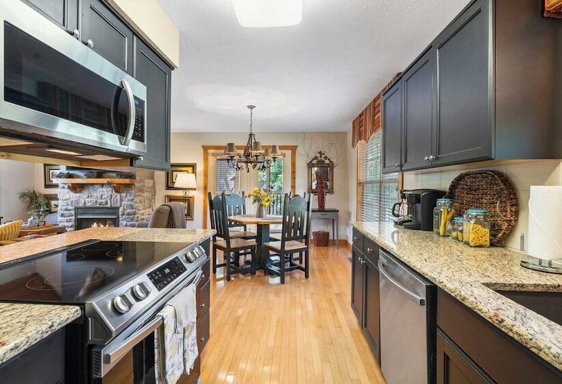 Cozy Pines Cabin Quiet Relaxation!