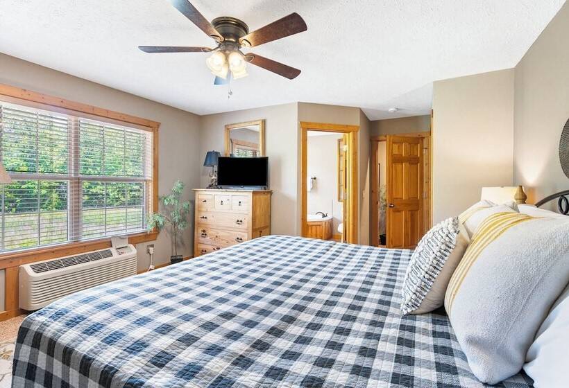 Cozy Pines Cabin Quiet Relaxation!