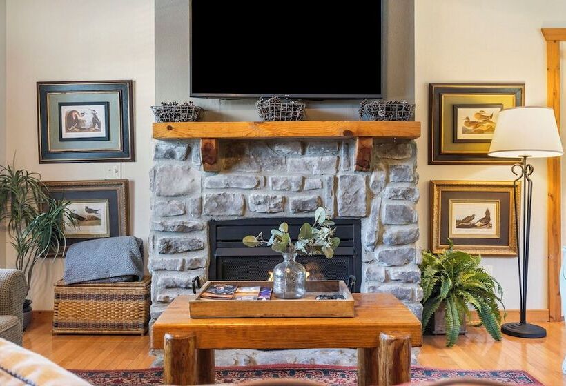 Cozy Pines Cabin Quiet Relaxation!