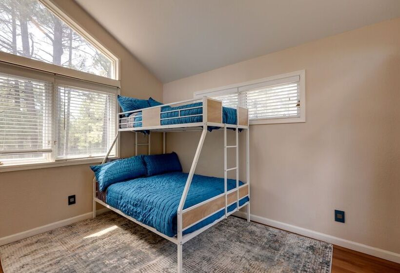 Flagstaff Home W/ Patio & Fire Pit: 4 Mi To Town!