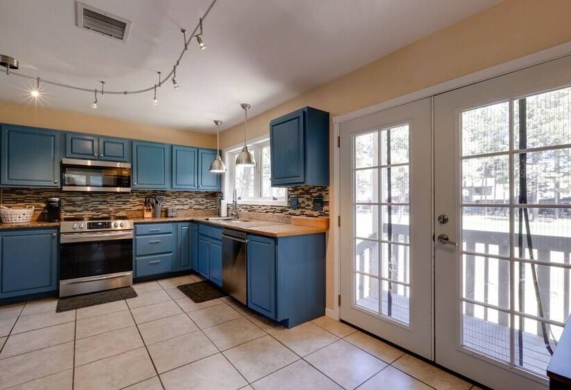 Flagstaff Home W/ Patio & Fire Pit: 4 Mi To Town!