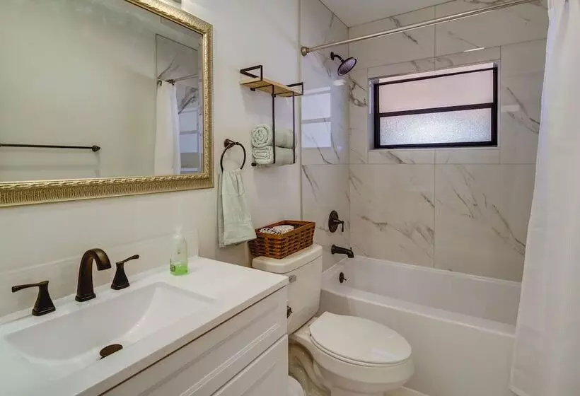 Melbourne Escape W/ Screened Patio, Near Beaches!