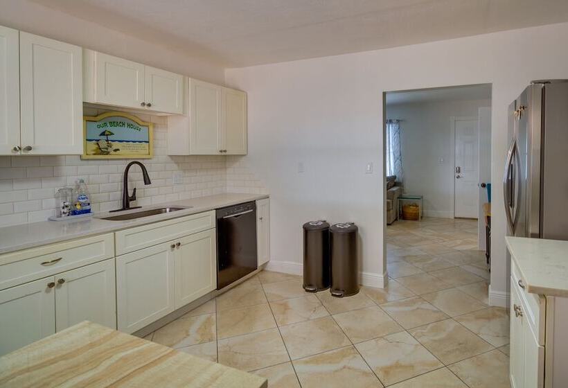 Melbourne Escape W/ Screened Patio, Near Beaches!