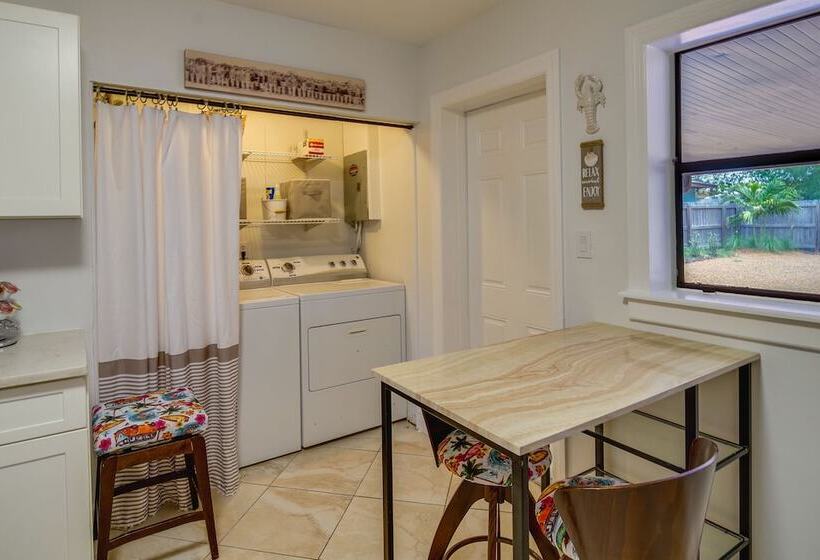 Melbourne Escape W/ Screened Patio, Near Beaches!