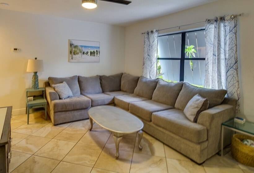 Melbourne Escape W/ Screened Patio, Near Beaches!