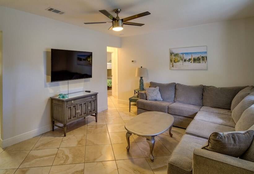 Melbourne Escape W/ Screened Patio, Near Beaches!