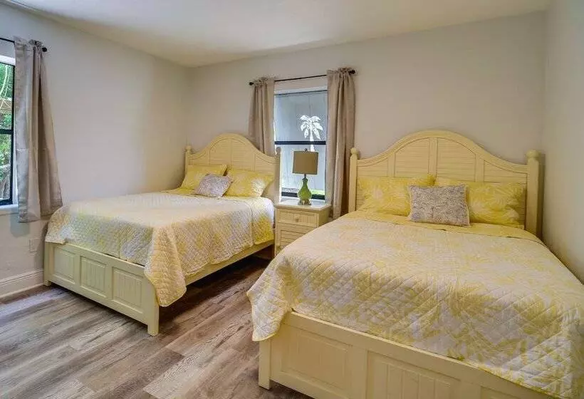 Melbourne Escape W/ Screened Patio, Near Beaches!