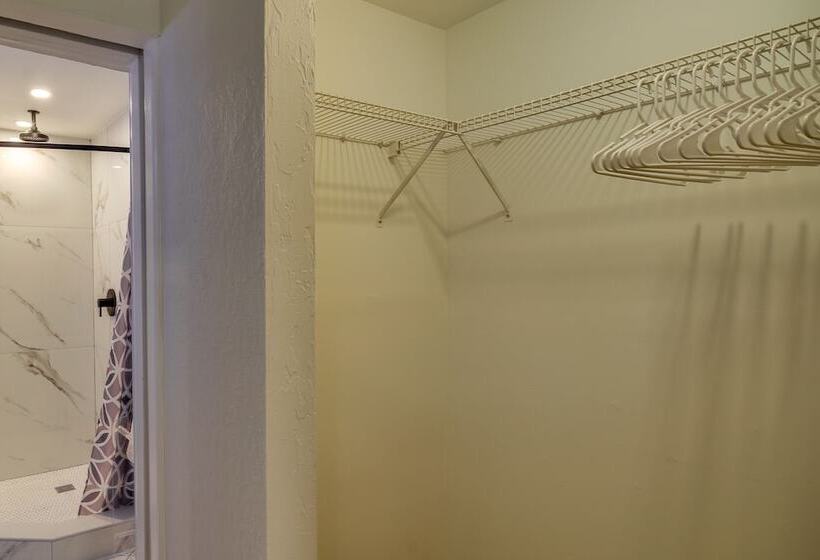 Melbourne Escape W/ Screened Patio, Near Beaches!