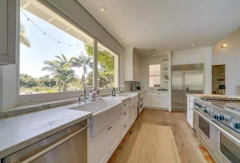 Gorgeous Carpinteria Home: Pool, Spa, Fireplaces!