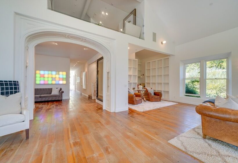 Gorgeous Carpinteria Home: Pool, Spa, Fireplaces!