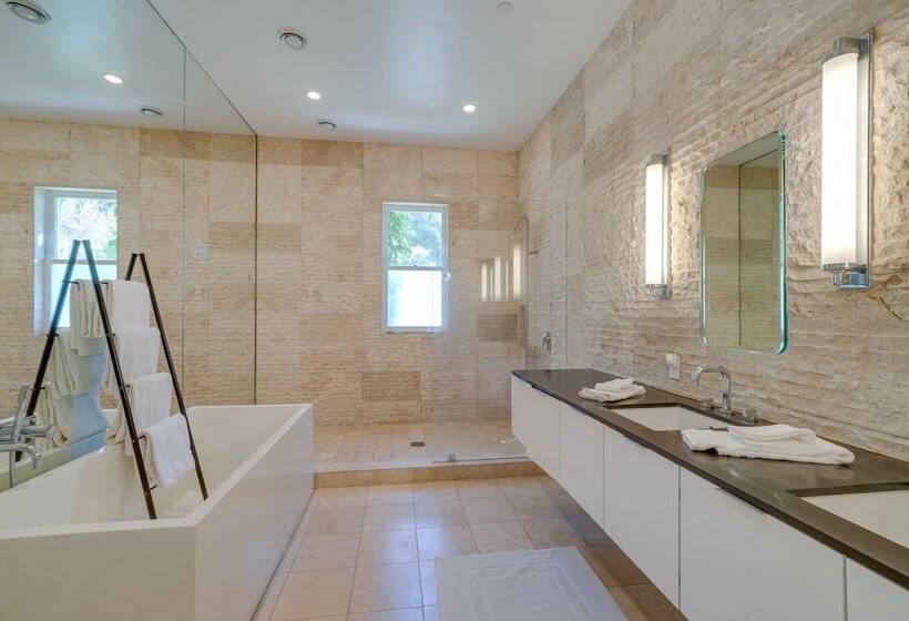 Gorgeous Carpinteria Home: Pool, Spa, Fireplaces!