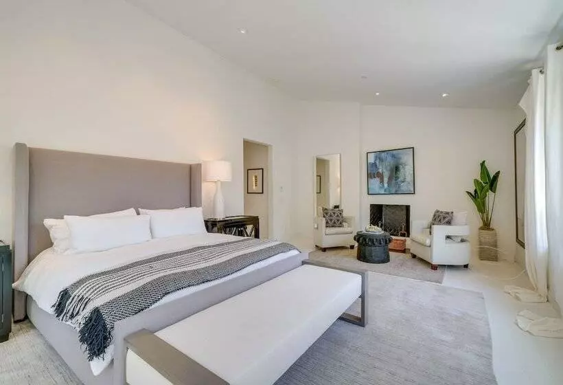 Gorgeous Carpinteria Home: Pool, Spa, Fireplaces!