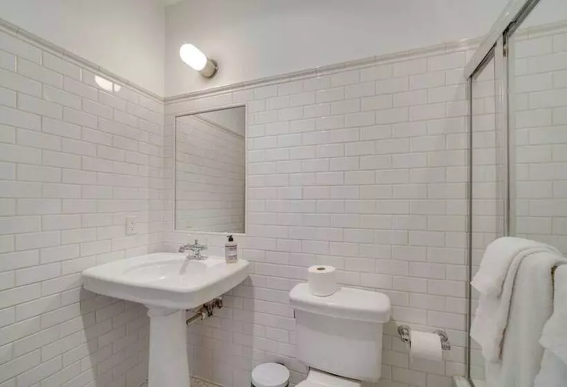 Gorgeous Carpinteria Home: Pool, Spa, Fireplaces!
