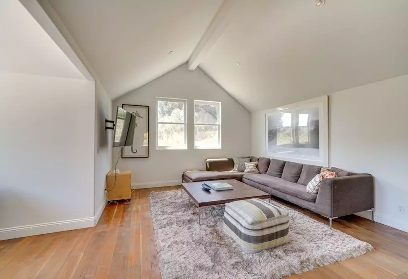Gorgeous Carpinteria Home: Pool, Spa, Fireplaces!