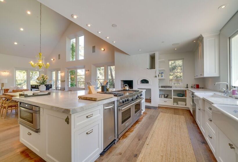 Gorgeous Carpinteria Home: Pool, Spa, Fireplaces!