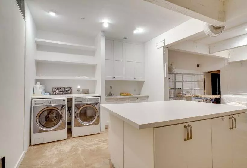 Gorgeous Carpinteria Home: Pool, Spa, Fireplaces!