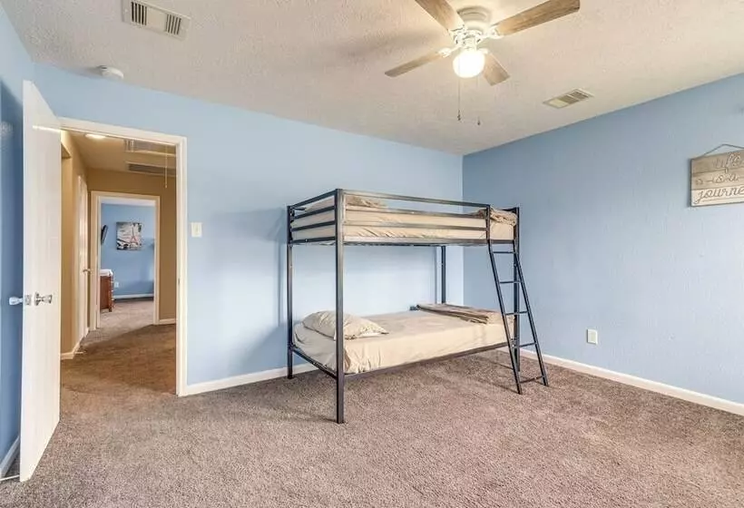 Spacious Houston Home W/ Pool Access, Fenced Yard!