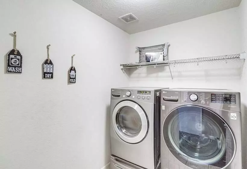 Spacious Houston Home W/ Pool Access, Fenced Yard!