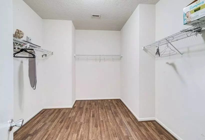 Spacious Houston Home W/ Pool Access, Fenced Yard!