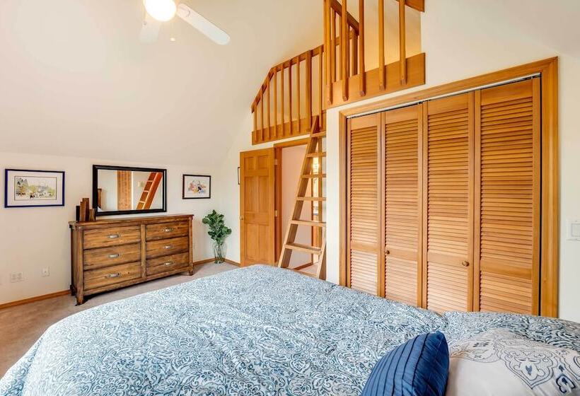 Juneau Vacation Home: Stunning View + Beach Access