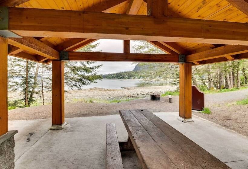 Juneau Vacation Home: Stunning View + Beach Access