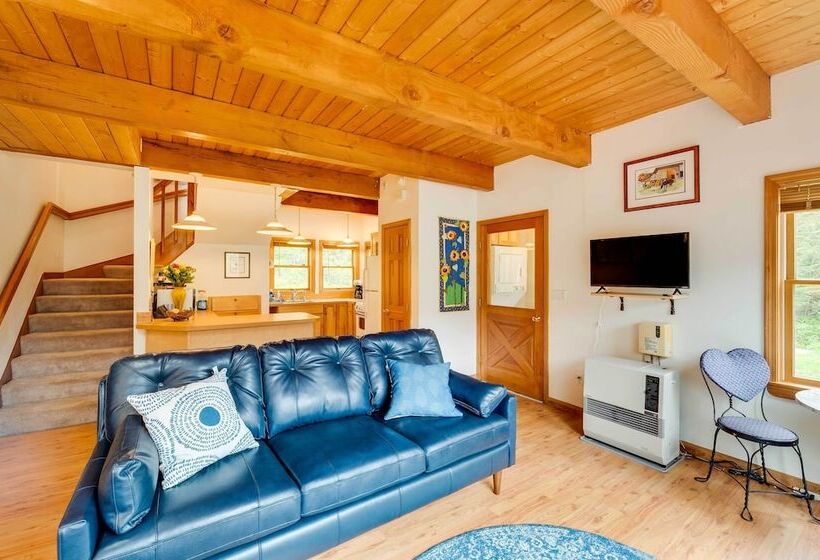 Juneau Vacation Home: Stunning View + Beach Access