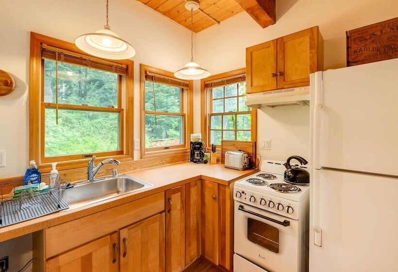 Juneau Vacation Home: Stunning View + Beach Access