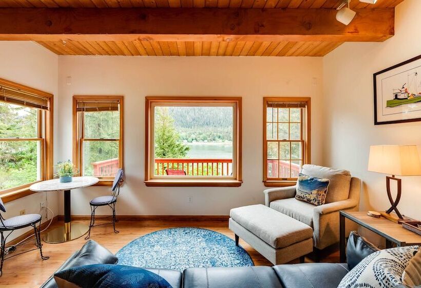 Juneau Vacation Home: Stunning View + Beach Access