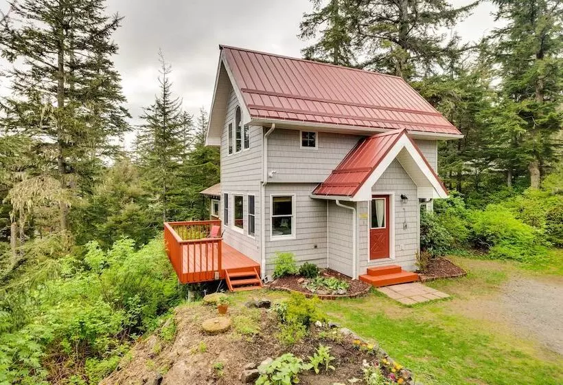 Juneau Vacation Home: Stunning View + Beach Access