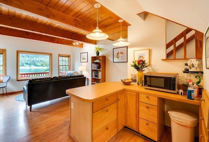 Juneau Vacation Home: Stunning View + Beach Access