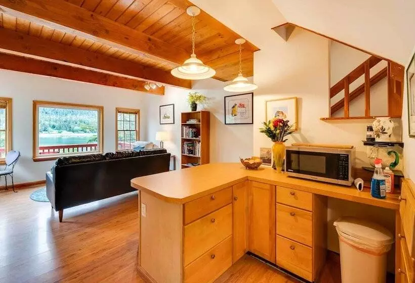 Juneau Vacation Home: Stunning View + Beach Access