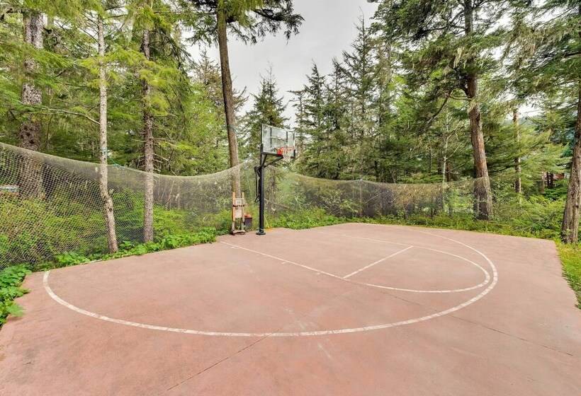 Juneau Vacation Home: Stunning View + Beach Access