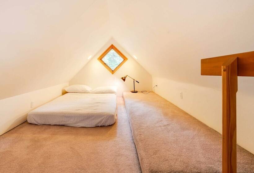 Juneau Vacation Home: Stunning View + Beach Access